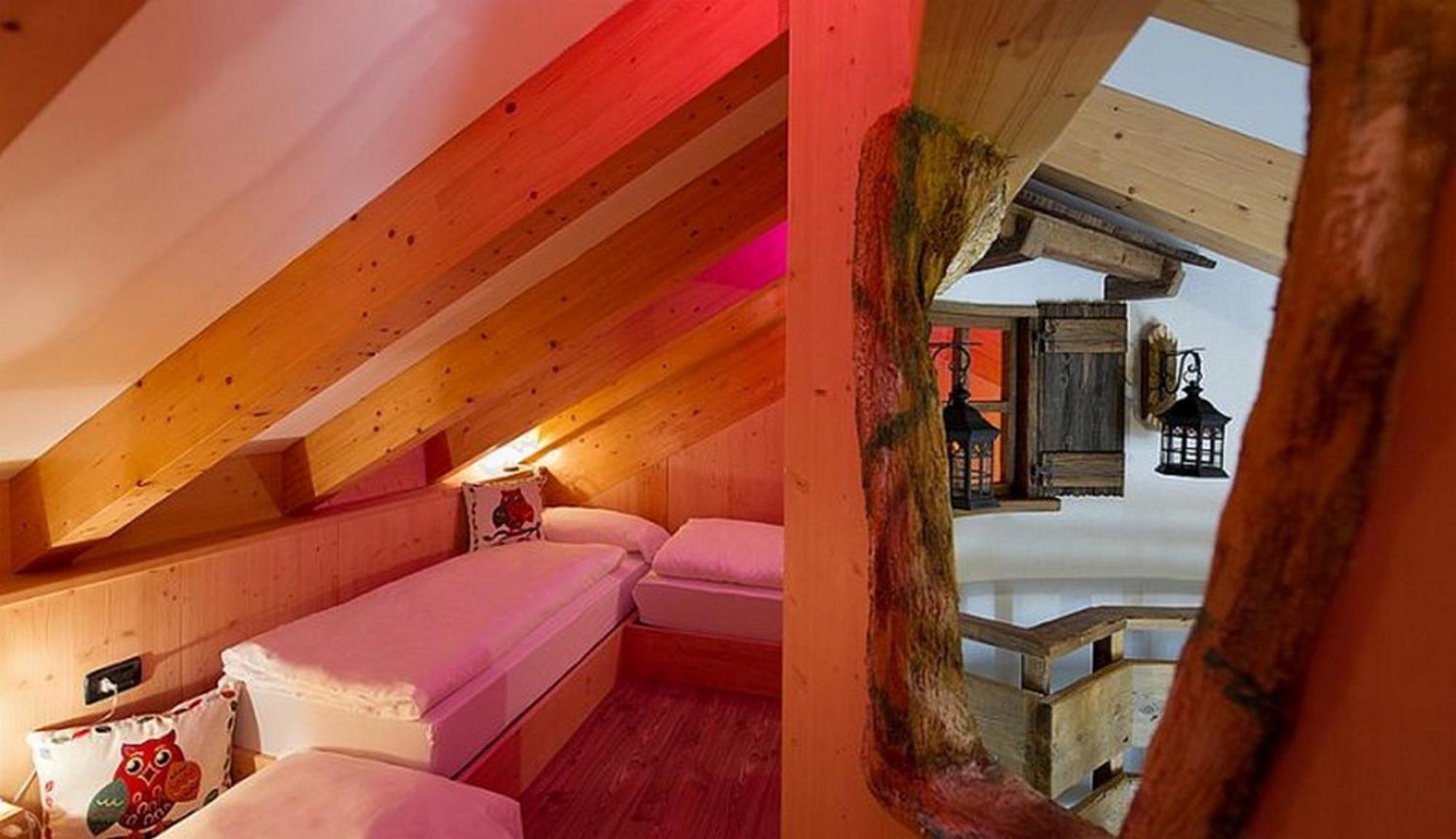 Mytime Hotels La Grotta Vigo di Fassa Rum bild